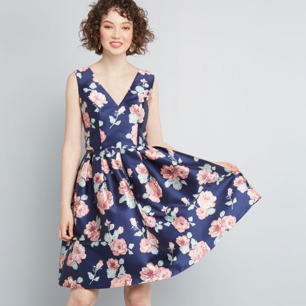 NWT ModCloth Dress in Navy Floral Size 2 by Chi Chi London